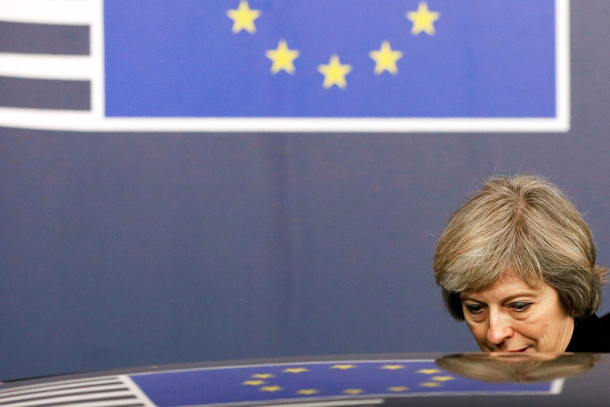 Britská premiérka Theresa Mayová odchází v prosinci 2016 ze summitu EU.