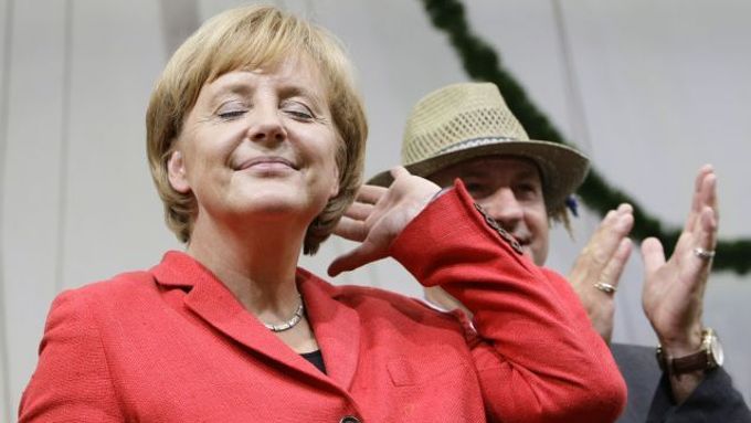 Tam, kde se objeví, jí tleskají. Angela Merkelová je populárnější než většina jejích předchůdců.