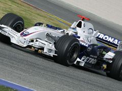 Robert Kubica řídí monopost F1.08 stáje BMW Sauber pro sezonu 2008.