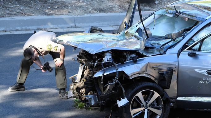 Zničené auto Tigera Woodse po havárii v Los Angeles