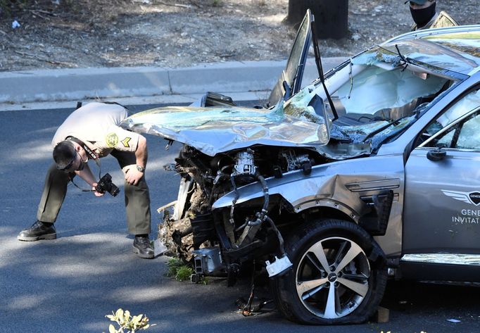 Zničené auto Tigera Woodse po havárii v Los Angeles