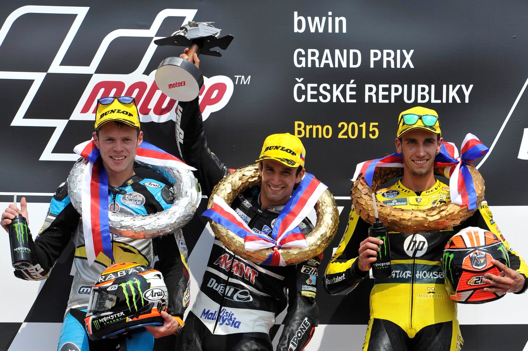 VC České republiky 2015,  Moto2: zleva druhý Esteve Rabat ze Španělska, první Johann Zarco z Francie a třetí Alex Rins ze Španělska