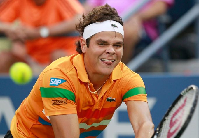 Kanadský tenista Milos Raonic během vítězného utkání nad Američanem Jamesem Blakem ve 3. kole US Open 2012.