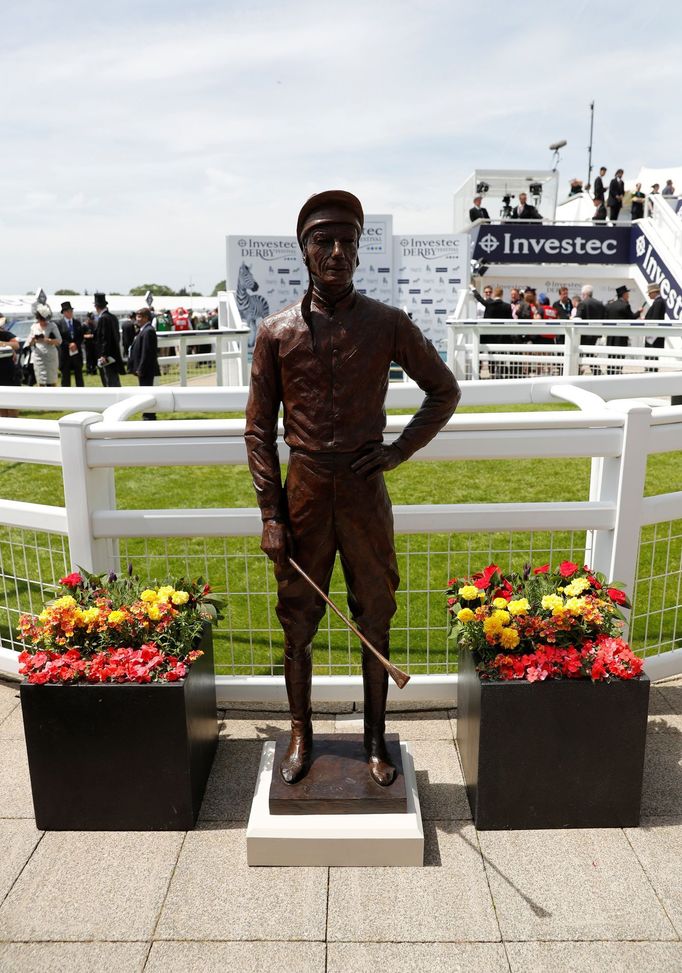 Horse Racing - Derby Festival - Epsom Downs Racecourse, Epsom, Britain - June 1, 2019  General view of a statue of former jockey Lester Piggott after it's unveiling   Act