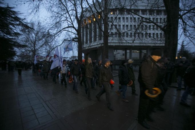 Krym patří spolu s Charkovem k nejmohutnějším baštám odporu, které vzdorují převzetí moci v zemi někdejší opozicí.