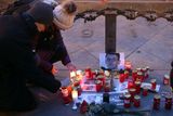 Dopoledne jsme se dozvěděli, že na Slovensku zavraždili mladého novináře a jeho přítelkyni. Vražda zřejmě souvisí s prací Jána Kuciaka.