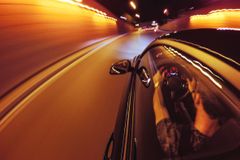Jak správně jezdit v tunelu? Čeští řidiči s tím mají problém, nehod přibývá
