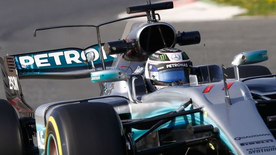 Obhájci titulu z Mercedesu předvedli v Barceloně celou řadu různých řešení aerodynamiky svého nového speciálu.