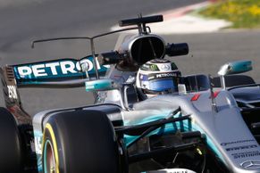 Tajnosti španělských testů F1: Téčko a žralok na několik způsobů, velké senzory i bourající nováček