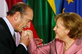 Německá kancléřka Angela Merkelová a Jacques Chirac se ve funkcích protnuli jen krátce. Ona se stala kancléřkou v roce 2005, jemu skončilo druhé a poslední volební období v roce 2007.
