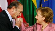 Německá kancléřka Angela Merkelová a Jacques Chirac se ve funkcích protnuli jen krátce. Ona se stala kancléřkou v roce 2005, jemu skončilo druhé a poslední volební období v roce 2007.