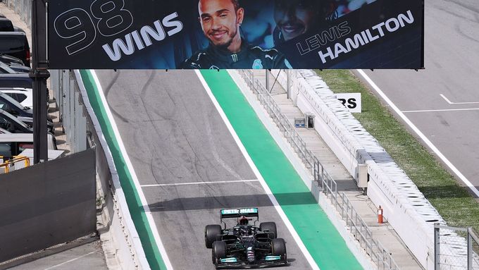 Lewis Hamilton v Mercedesu během Velké ceny Španělska.