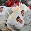 Andrej Babiš rozdává zmrzlinu