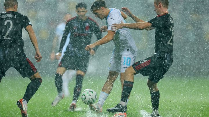 Cirkus v Chorvatsku. Sparta čekala dvě hodiny, duel se kvůli počasí stejně nedohrál; Zdroj foto: Reuters