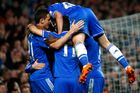 Chelsea deklasovala Tottenham, Manchester útočí na poháry