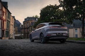 Malý velký bájný pták je v Česku. Přichází čínská automobilka Xpeng, konkurent Tesly