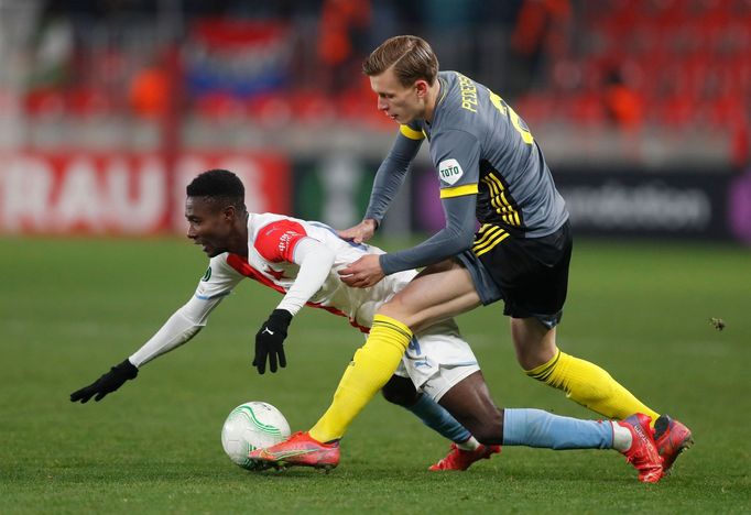 Oscar Dorley a Marcus Pedersen v zápase EL Slavia - Feyenoord