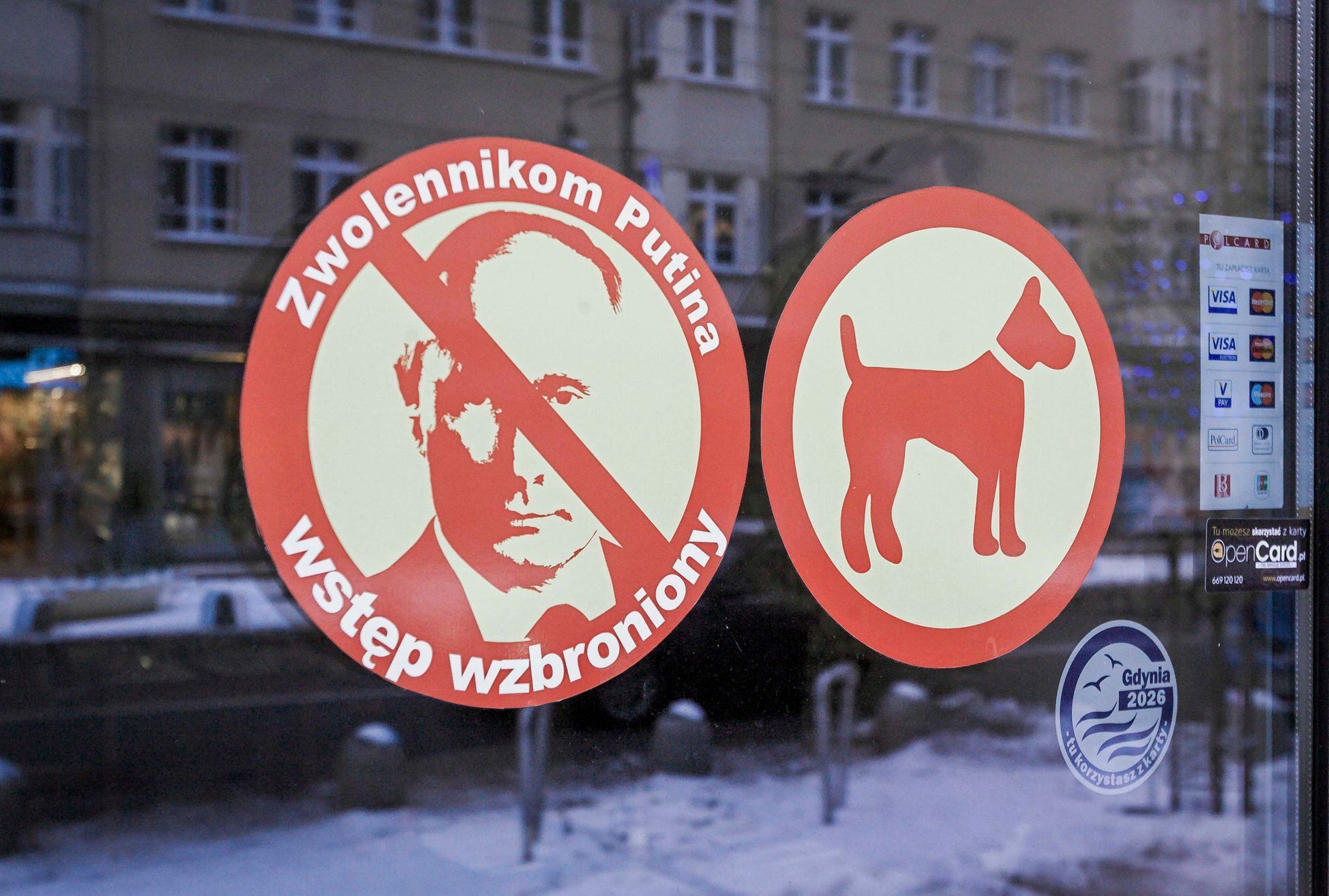Zákaz vstupu fandům Vladimira Putina. Dveře do obchodu v Polsku