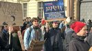 Demonstrace proti Petru Macinkovi jako možnému ministru životního prostředí na Hradčanském náměstí.