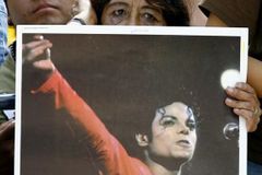 Lékař Michaela Jacksona bude obviněn z usmrcení zpěváka
