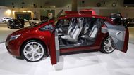 Elektromobil Saturn's Flextreme Plug-In se svojí luxusní koncepcí otevírání dveří.