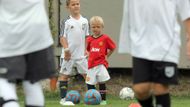 Fotbal už pro malé kluky není lákadlem jako dřív. Sedí u počítače a běhat venku za míčem se jim nechce.