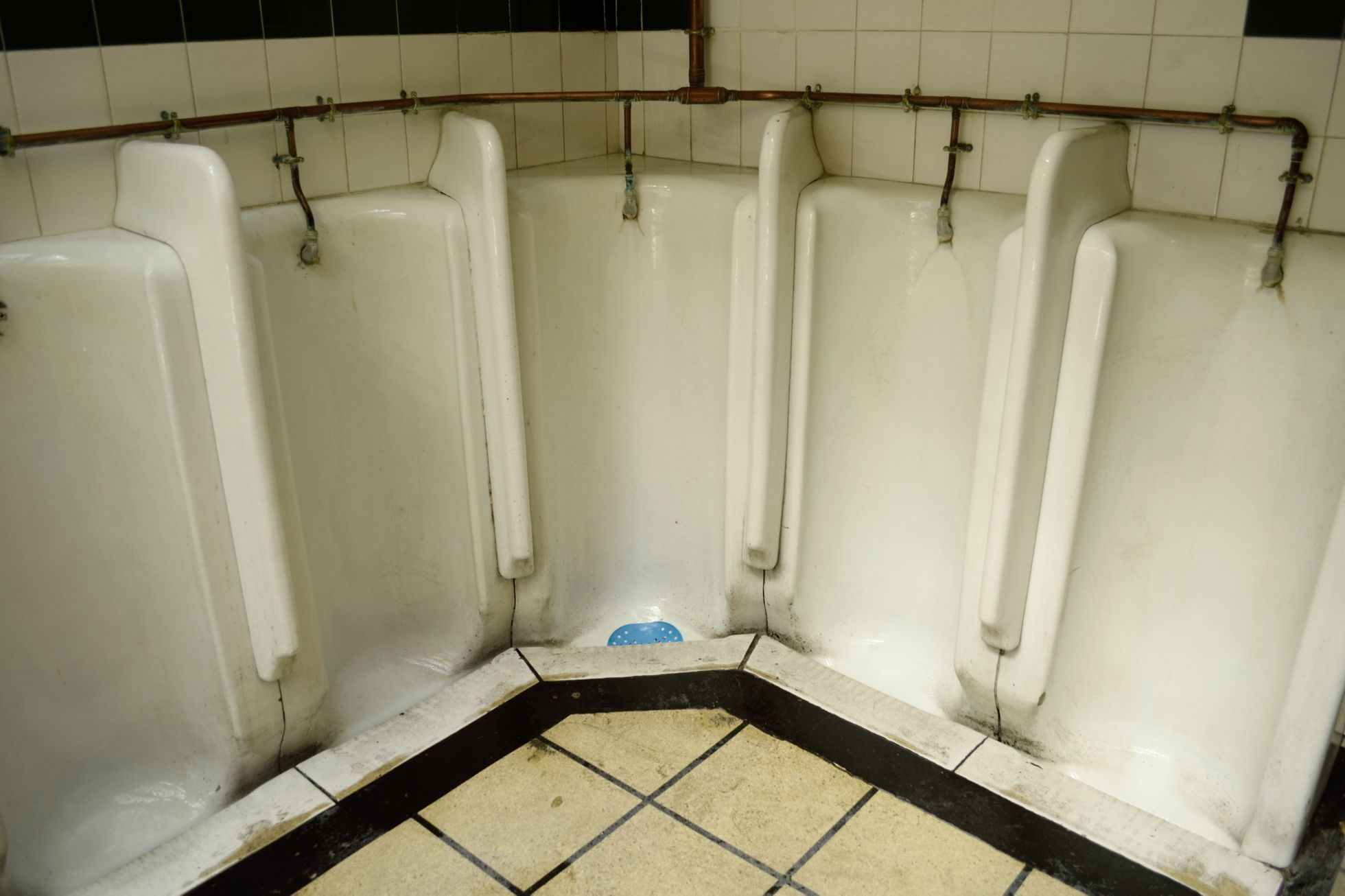 veřejné záchody, toalety, záchody