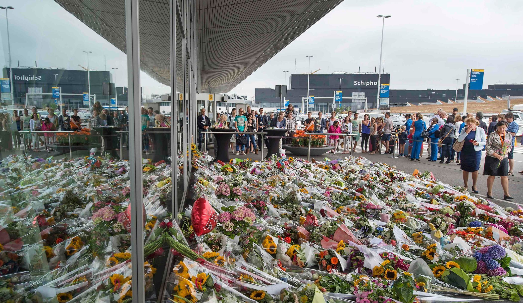 Trosky sestřeleného letu MH17