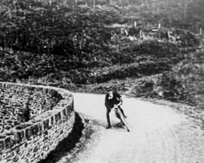 Motocyklový závod Tourist Trophy se jezdí na šedesátikilometrovém okruhu Snaefell Mountain Course na britském ostrově Man.