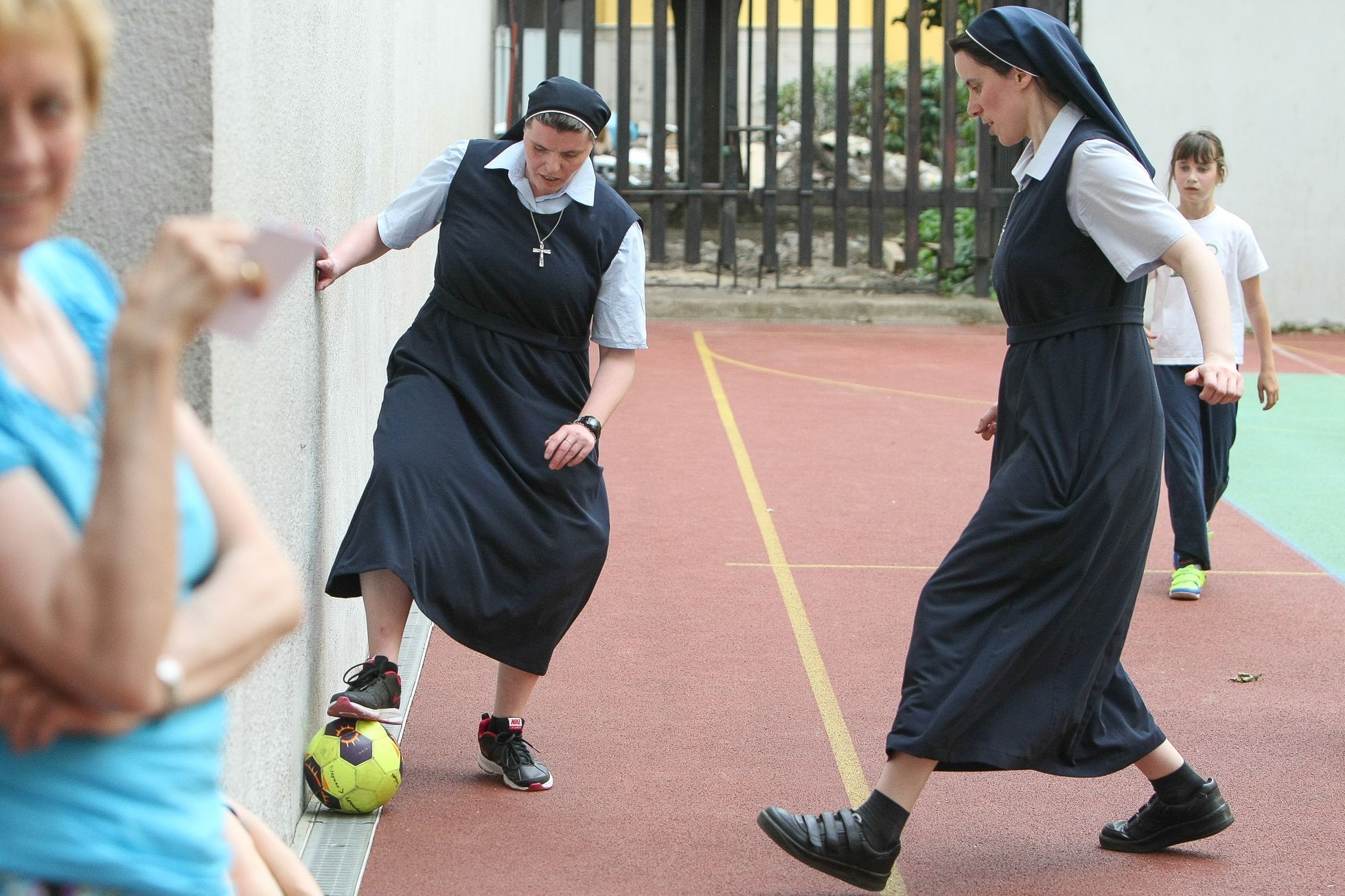 Dny víry 2015 - fotbal řeholnice