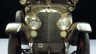 V roce 1911 přišel Mercedes s šípovitým tvarem chladiče, který zvětšoval jeho plochu a tím i účinnost. Byl ale výrobně náročný, takže jej dostaly pouze drahé a výkonné modely.