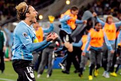 Uruguay na penalty zdolala Ghanu 2:1 a je v semifinále