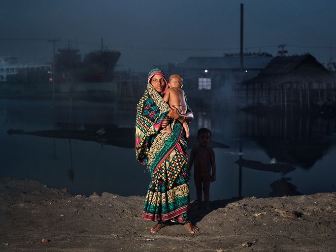 Hana Connor a Filip Jandourek, z cyklu Černé slzy (Bangladéš), 2017