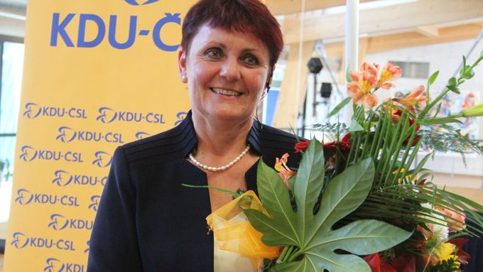 Nová senátorka Anna Hubáčková přijímala gratulace v místním kulturáku s mnoha svými příznivci