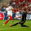 Euro 2016, Anglie-Rusko: Harry Kane dává neuznaný gól z ofsajdu; brankář Igor Akinfejev