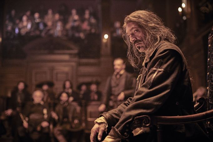 Vincent Cassel jako Athos.