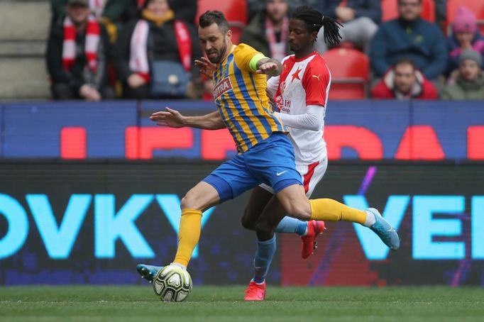 Peter Olayinka v zápase 22. kola Slavia - Opava