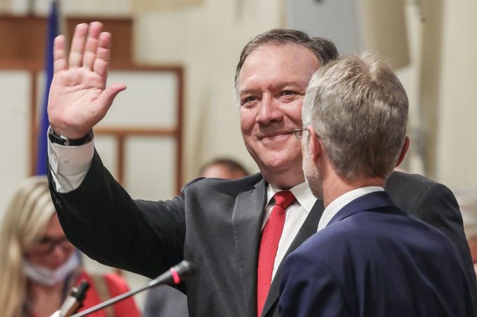 Mike Pompeo při návštěvě a projevu v českém Senátu.