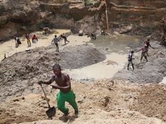 Diamantový důl ve Středoafrické republice.