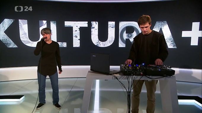 Monika Načeva se slovenským DJem, který si říká Tentato.