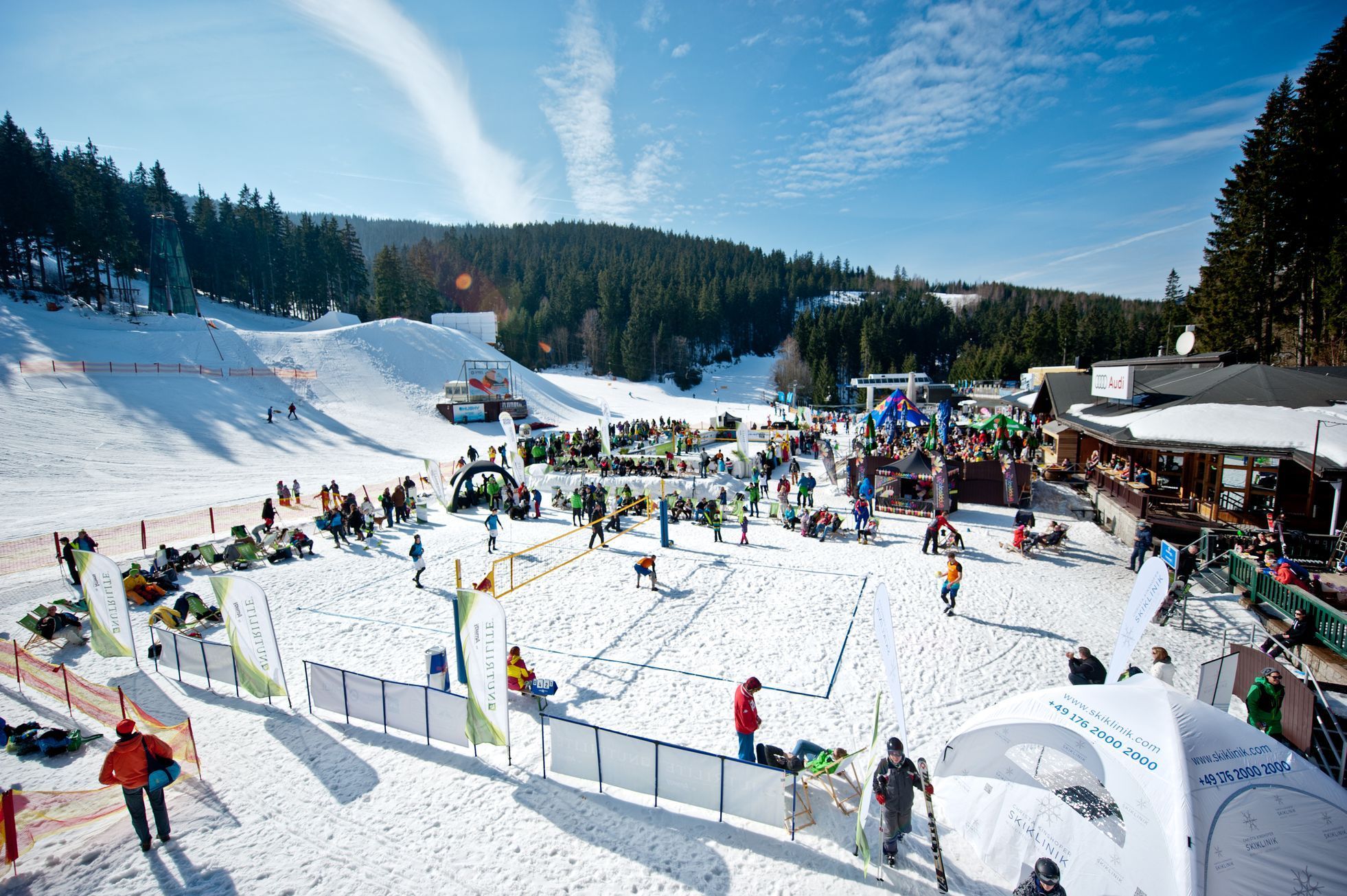 První turnaj ve volejbalu na sněhu