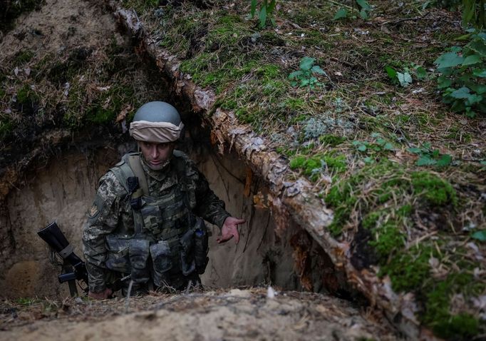 Ještě před několika lety nebylo na hranicích Ukrajiny a Běloruska nic jiného než cedule upozorňující na státní hranici. Dnes je to hranice dvou nepřátel.