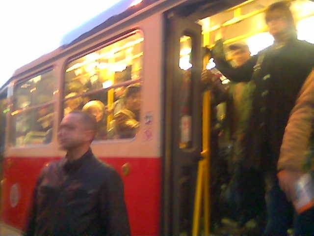 Přeplněná tramvaj