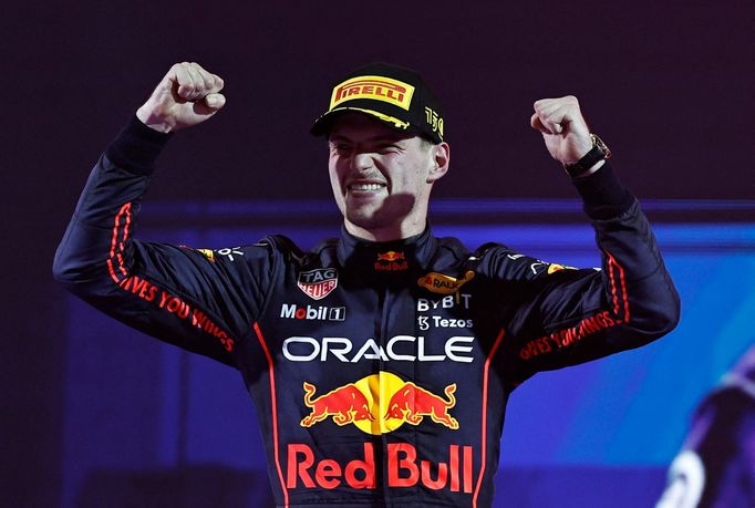 Max Verstappen z Red Bullu slaví vítězství ve VC Saúdské Arábie F1 2022