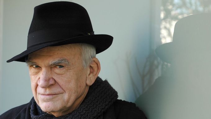 Milan Kundera v 90. letech vyslovil přání napsat román, ve kterém nebude ani jedno slovo vážně. Tam se možná začala rodit Slavnost bezvýznamnosti.