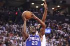 Basketbalisté Philadelphie přehráli v play off NBA Toronto a ujali se vedení v sérii