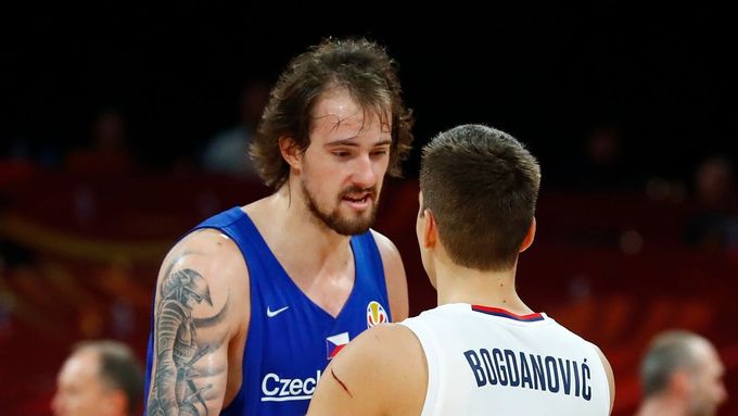 basketbal, MS 2019, Česko - Srbsko, Ondřej Balvín a Bogdan Bogdanovič