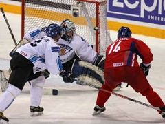 Nummelin (vlevo) rozhodl o bonusovém bodu pro Finsko.