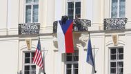 Čest Evropy bude zachraňovat vlajka na arcibiskupském paláci