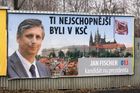 Billboardy proti Fischerovi: "Nejschopnější byli v KSČ"